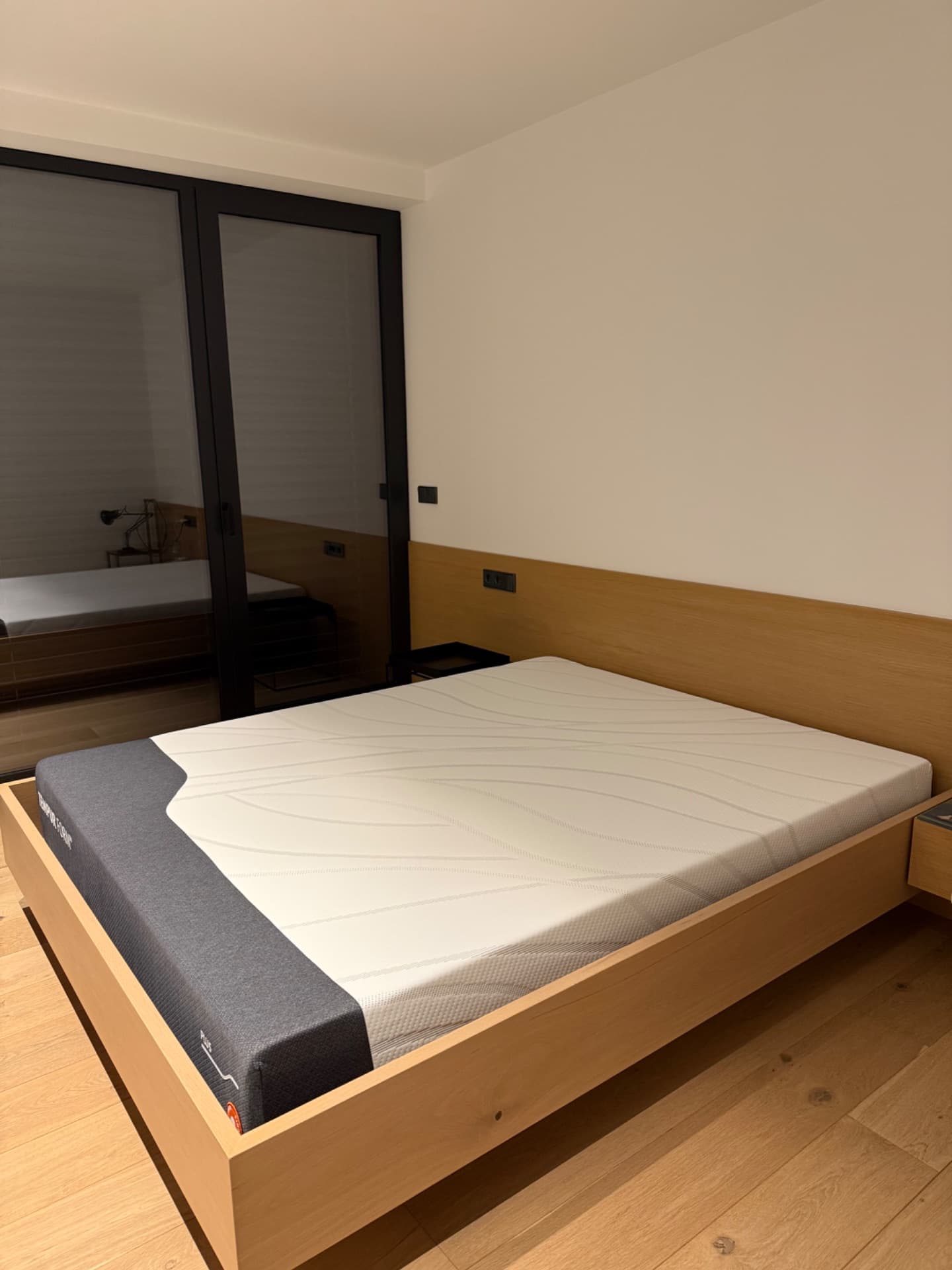 TEMPUR FORM PLUS Mattress King Size (160x200 cm) - Firm. Practically NEW — image 1 / 3