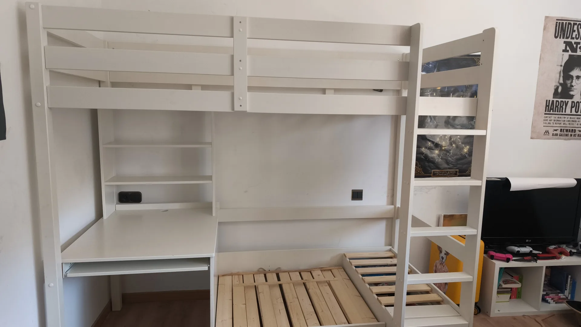 Lit mezzanine — image 1 / 4